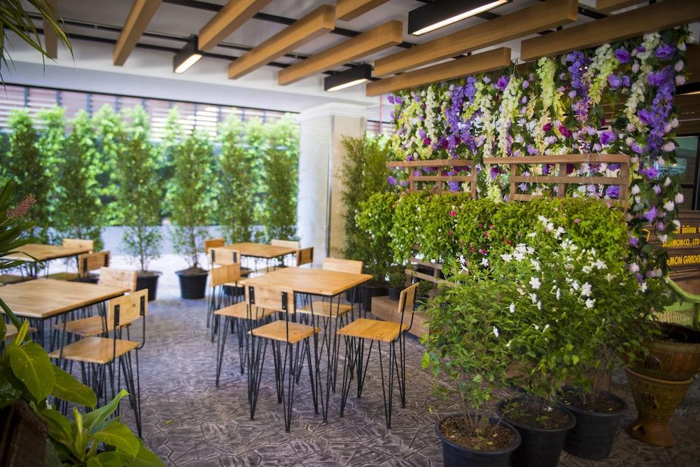 Sillemon Garden Hotel Bangkok Exterior photo